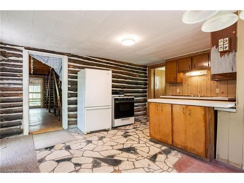 910 Bernard Avenue, Ridgeway, ON - Indoor Photo Showing Kitchen