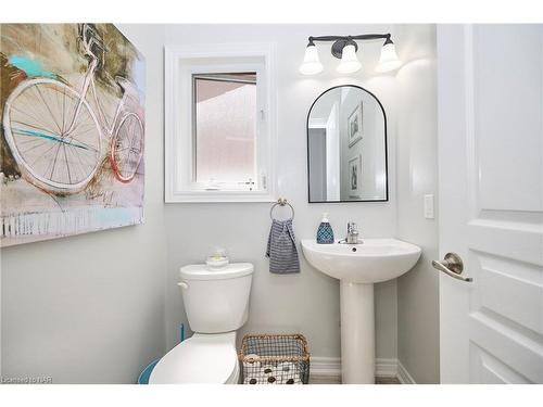 5783 Osprey Avenue, Niagara Falls, ON - Indoor Photo Showing Bathroom
