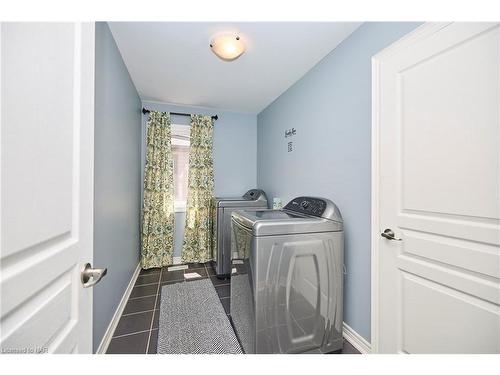 5783 Osprey Avenue, Niagara Falls, ON - Indoor Photo Showing Laundry Room