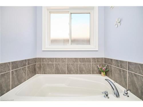 5783 Osprey Avenue, Niagara Falls, ON - Indoor Photo Showing Bathroom