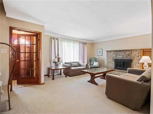 424 Fitch Street, Welland, ON - Indoor Photo Showing Living Room With Fireplace