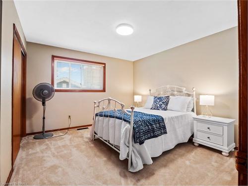 424 Fitch Street, Welland, ON - Indoor Photo Showing Bedroom