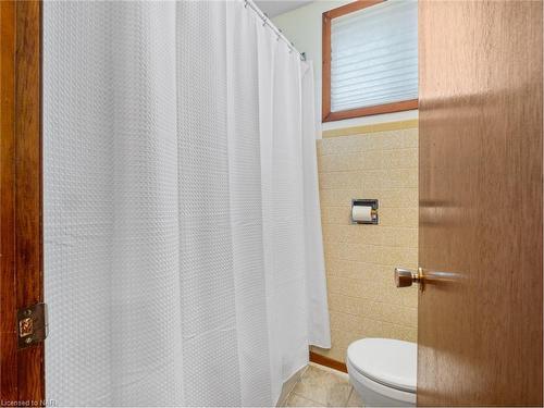 424 Fitch Street, Welland, ON - Indoor Photo Showing Bathroom