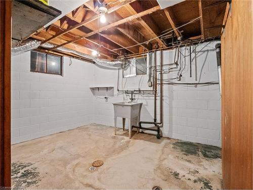 424 Fitch Street, Welland, ON - Indoor Photo Showing Basement
