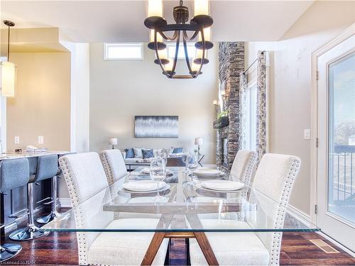 19 Moes Crescent, St. Catharines, ON - Indoor Photo Showing Dining Room