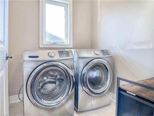 19 Moes Crescent, St. Catharines, ON - Indoor Photo Showing Laundry Room
