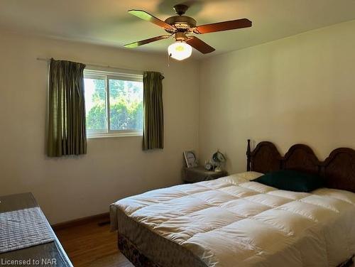 6337 Doreen Drive, Niagara Falls, ON - Indoor Photo Showing Bedroom