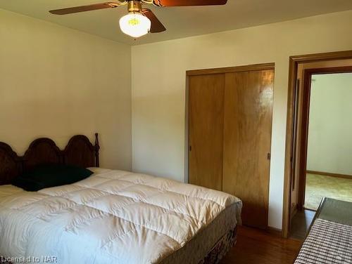 6337 Doreen Drive, Niagara Falls, ON - Indoor Photo Showing Bedroom