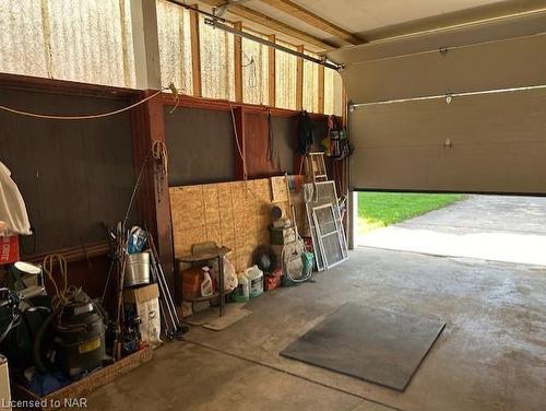 6337 Doreen Drive, Niagara Falls, ON - Indoor Photo Showing Garage
