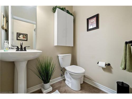 33 Hickory Avenue, St. Davids, ON - Indoor Photo Showing Bathroom