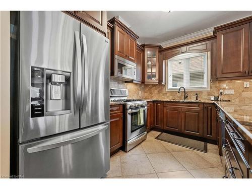 33 Hickory Avenue, St. Davids, ON - Indoor Photo Showing Kitchen With Upgraded Kitchen