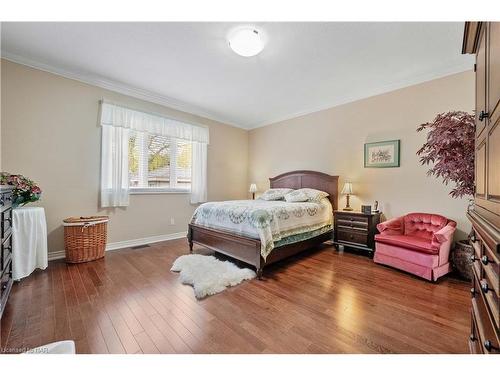 33 Hickory Avenue, St. Davids, ON - Indoor Photo Showing Bedroom
