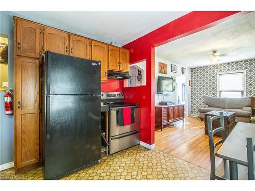 2955 Portage Road, Niagara Falls, ON - Indoor Photo Showing Kitchen