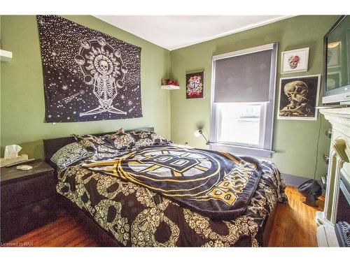 2955 Portage Road, Niagara Falls, ON - Indoor Photo Showing Bedroom