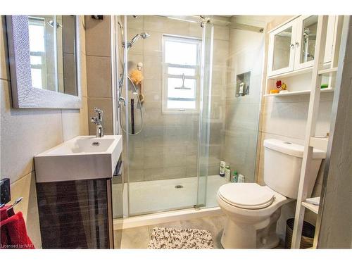 2955 Portage Road, Niagara Falls, ON - Indoor Photo Showing Bathroom