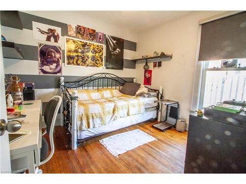 2955 Portage Road, Niagara Falls, ON - Indoor Photo Showing Bedroom
