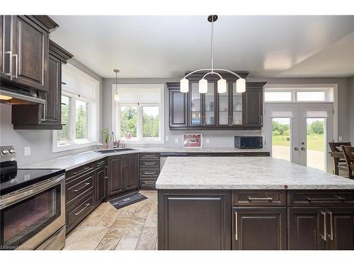 9812 Green Road, Caistor Centre, ON - Indoor Photo Showing Kitchen With Upgraded Kitchen