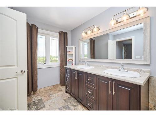 9812 Green Road, Caistor Centre, ON - Indoor Photo Showing Bathroom