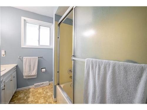 49 Highcourt Crescent, St. Catharines, ON - Indoor Photo Showing Bathroom