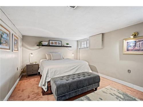 5886 Prospect Street, Niagara Falls, ON - Indoor Photo Showing Bedroom