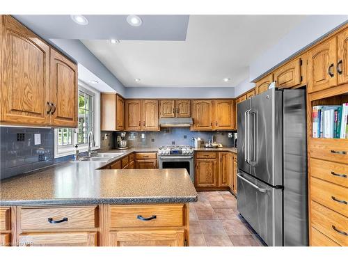 634 Penner Street, Niagara-On-The-Lake, ON - Indoor Photo Showing Kitchen With Double Sink