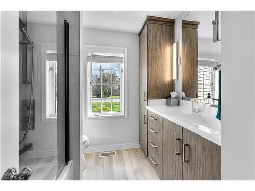 634 Penner Street, Niagara-On-The-Lake, ON - Indoor Photo Showing Bathroom