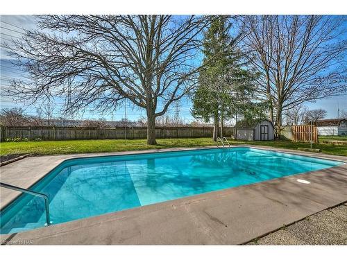 7094 Woodgate Street, Niagara Falls, ON - Outdoor With In Ground Pool With Backyard