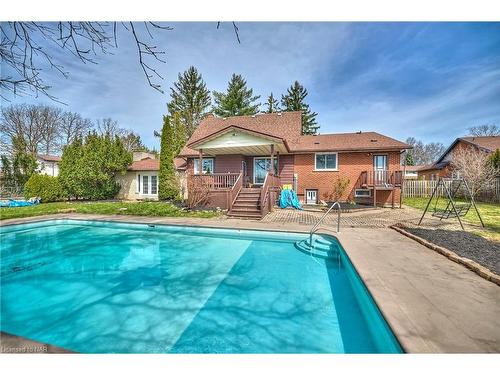 7094 Woodgate Street, Niagara Falls, ON - Outdoor With In Ground Pool With Backyard