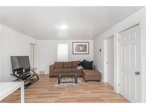 24 Division Street, St. Catharines, ON - Indoor Photo Showing Living Room