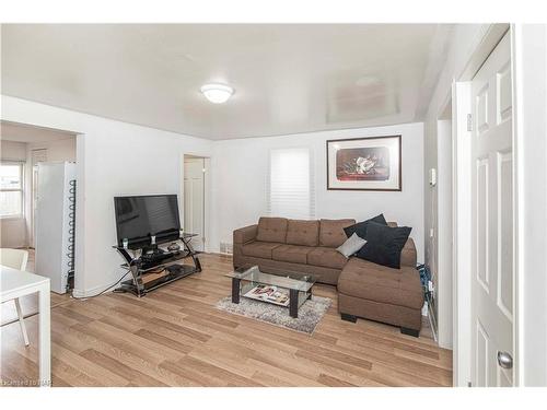 24 Division Street, St. Catharines, ON - Indoor Photo Showing Living Room