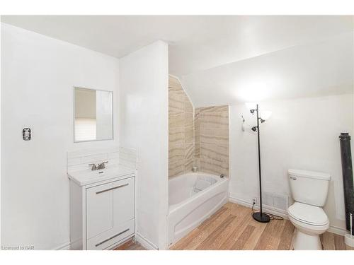 24 Division Street, St. Catharines, ON - Indoor Photo Showing Bathroom