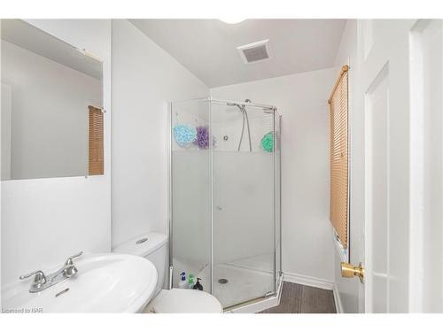24 Division Street, St. Catharines, ON - Indoor Photo Showing Bathroom