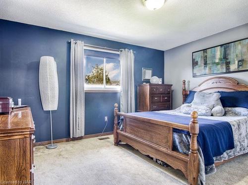 7883 Trackview Street, Niagara Falls, ON - Indoor Photo Showing Bedroom
