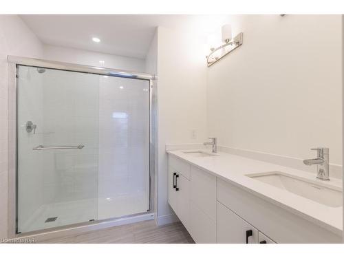 210-118 West Street, Port Colborne, ON - Indoor Photo Showing Bathroom
