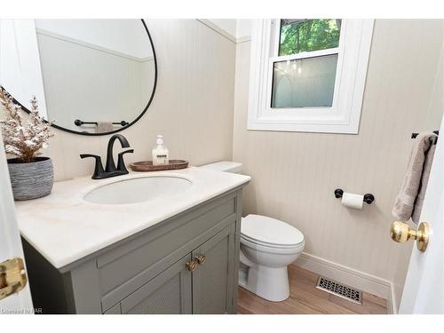 7 Camelot Court, St. Catharines, ON - Indoor Photo Showing Bathroom