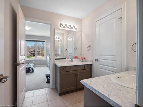 689 Brian Street, Fort Erie, ON - Indoor Photo Showing Bathroom