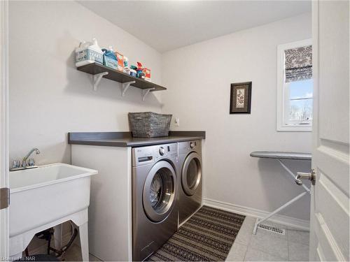 689 Brian Street, Fort Erie, ON - Indoor Photo Showing Laundry Room