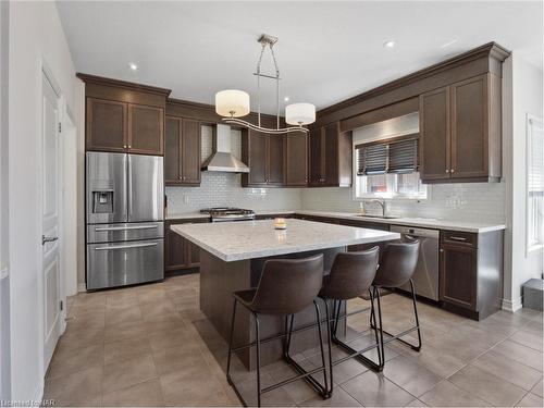 689 Brian Street, Fort Erie, ON - Indoor Photo Showing Kitchen With Upgraded Kitchen