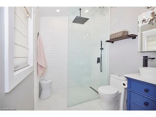 2129 Niagara Parkway, Fort Erie, ON - Indoor Photo Showing Bathroom