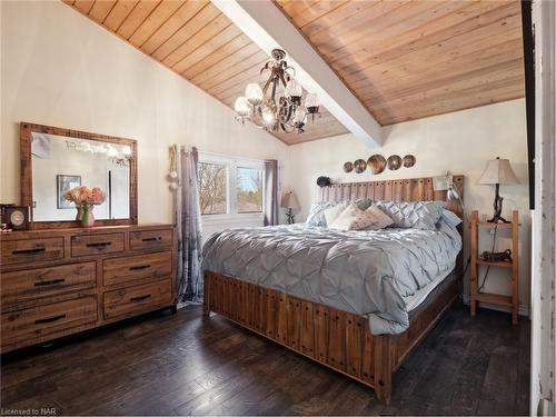 42 Glendale Drive, Welland, ON - Indoor Photo Showing Bedroom