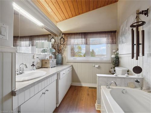 42 Glendale Drive, Welland, ON - Indoor Photo Showing Bathroom