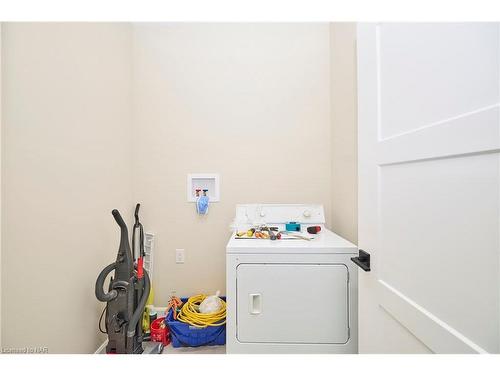 3910 Mitchell Crescent, Stevensville, ON - Indoor Photo Showing Laundry Room