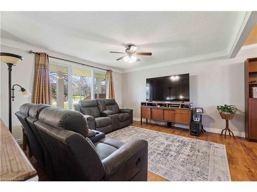 883 Ridge Rd N Road, Ridgeway, ON - Indoor Photo Showing Living Room