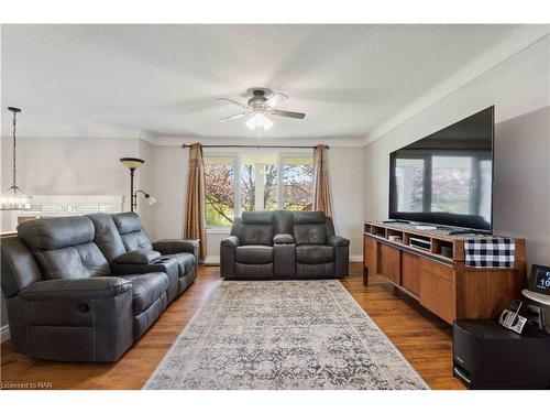 883 Ridge Rd N Road, Ridgeway, ON - Indoor Photo Showing Living Room