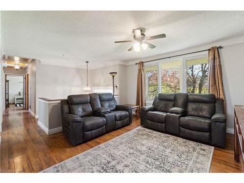 883 Ridge Rd N Road, Ridgeway, ON - Indoor Photo Showing Living Room