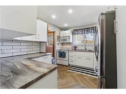 883 Ridge Rd N Road, Ridgeway, ON - Indoor Photo Showing Kitchen With Double Sink