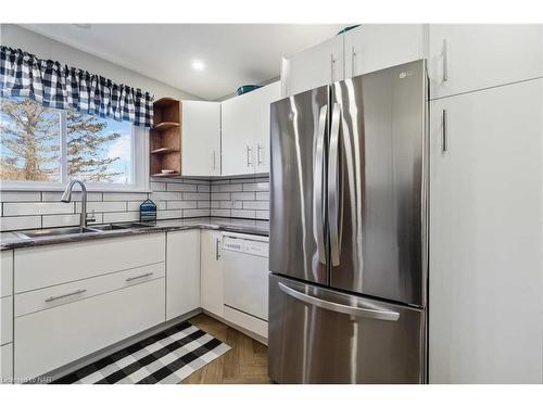 883 Ridge Rd N Road, Ridgeway, ON - Indoor Photo Showing Kitchen With Double Sink