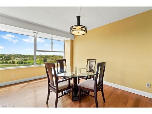 504-7 Gale Crescent, St. Catharines, ON - Indoor Photo Showing Dining Room