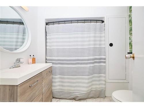 2236 Kottmeier Road, Thorold, ON - Indoor Photo Showing Bathroom