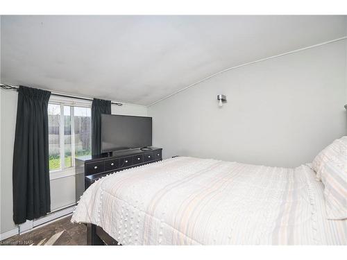 2236 Kottmeier Road, Thorold, ON - Indoor Photo Showing Bedroom